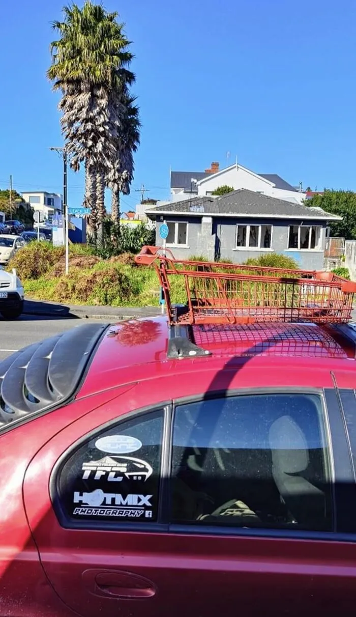 Необычный багажник на крыше.