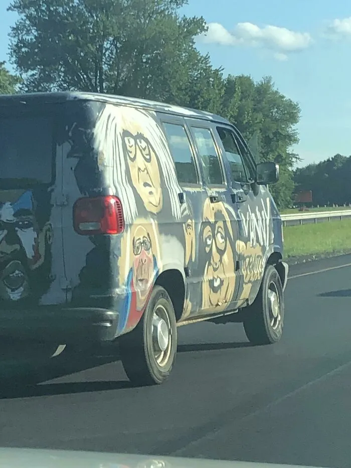 Когда ты верный фанат Дэнни ДеВито, но очень плохо рисуешь.