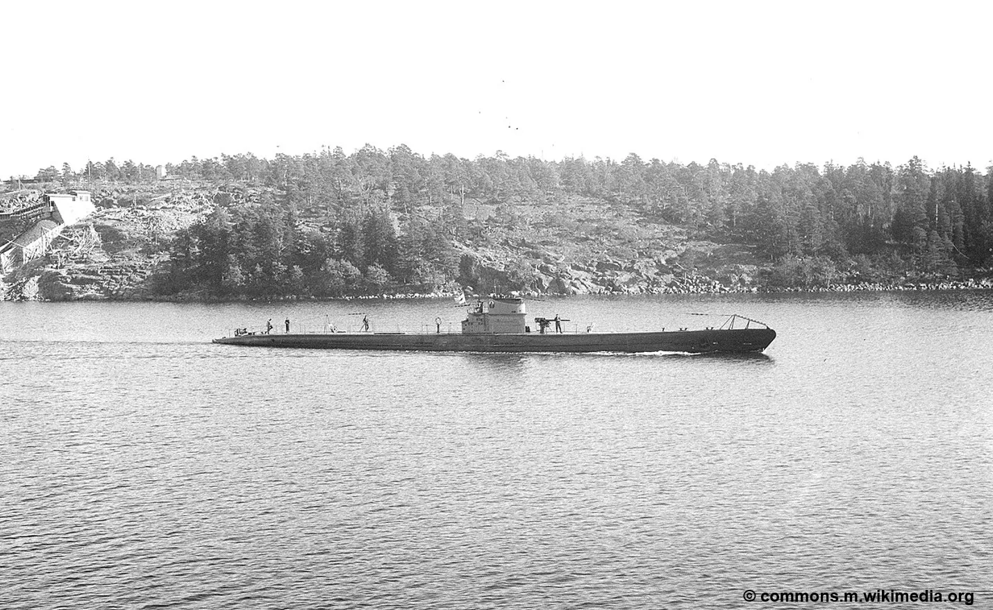 Финская подводная лодка в шхерах Аландского архипелага. 