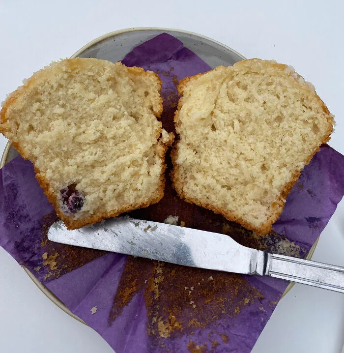 «Маффин с черникой, который я сегодня что заказал».