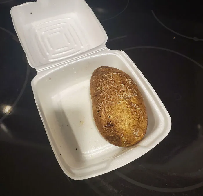 «Решил взять запеченную картошку. Пожалуй, больше не возьму».