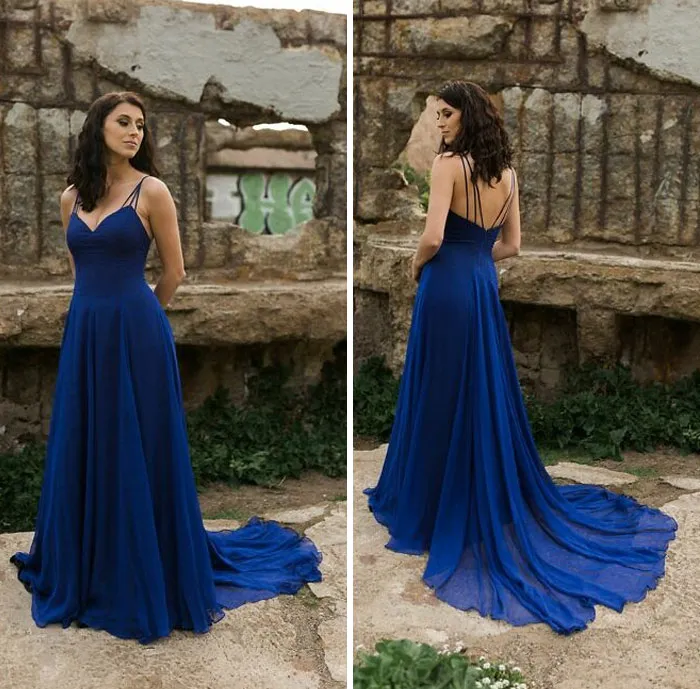 «Платье для помолвки, которое я придумала и сшила сама».