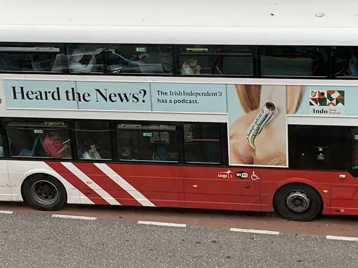 Это всего лишь ухо. Перевернутое вверх ногами.