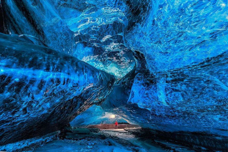 1. Ледена пещера в Исландия