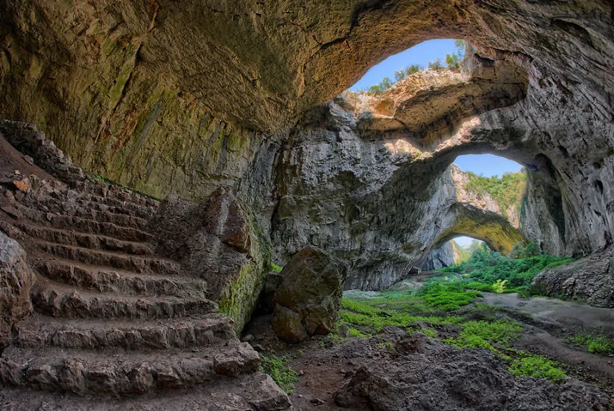 11. Деветашката пещера в България