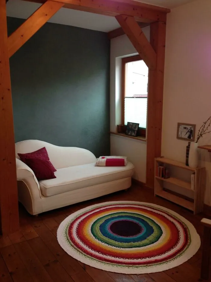 «Я сшила ковер из старой одежды и простыней».