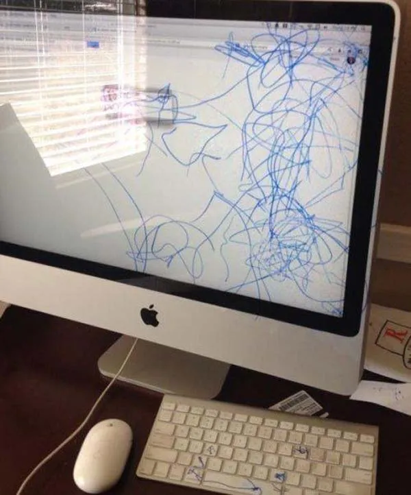 Хочется верить, что он легко стирается.