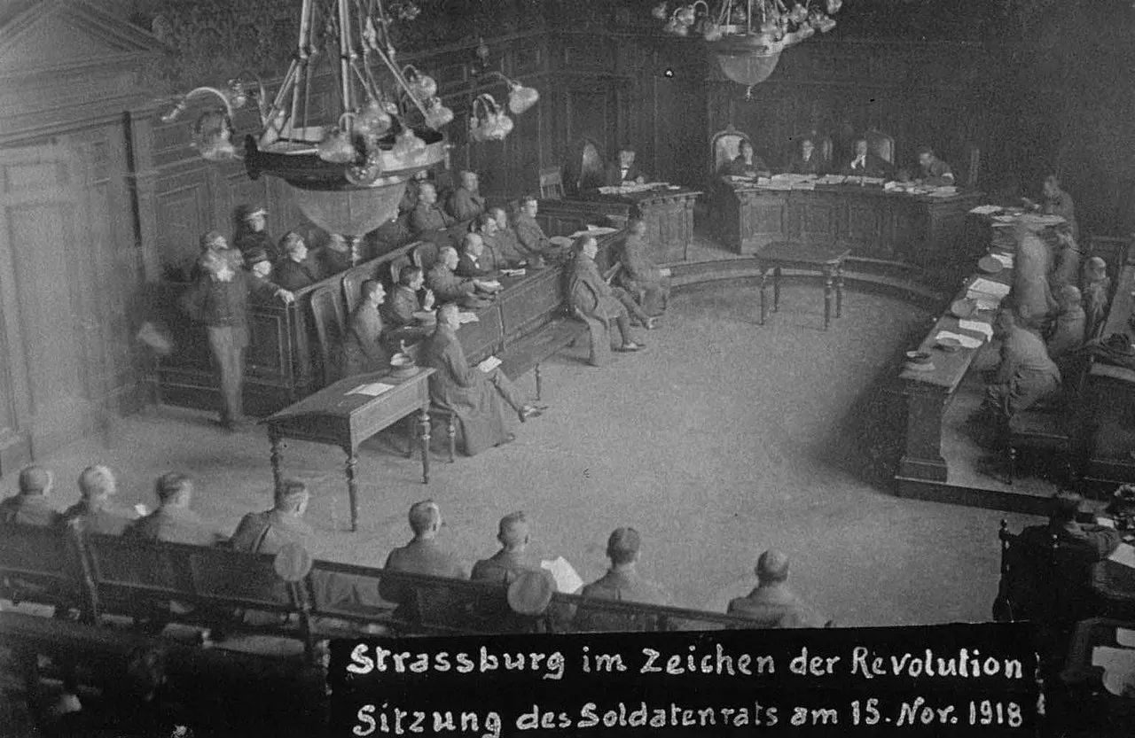 Заседание страсбургского Совета рабочих и солдатских депутатов во Дворце правосудия. ЕСПЧ потом вроде бы работал в другом месте, но звучит всё равно символично.