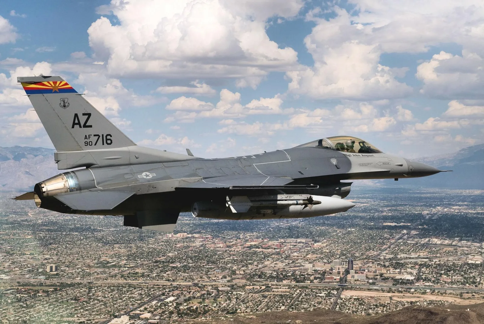 F-16.