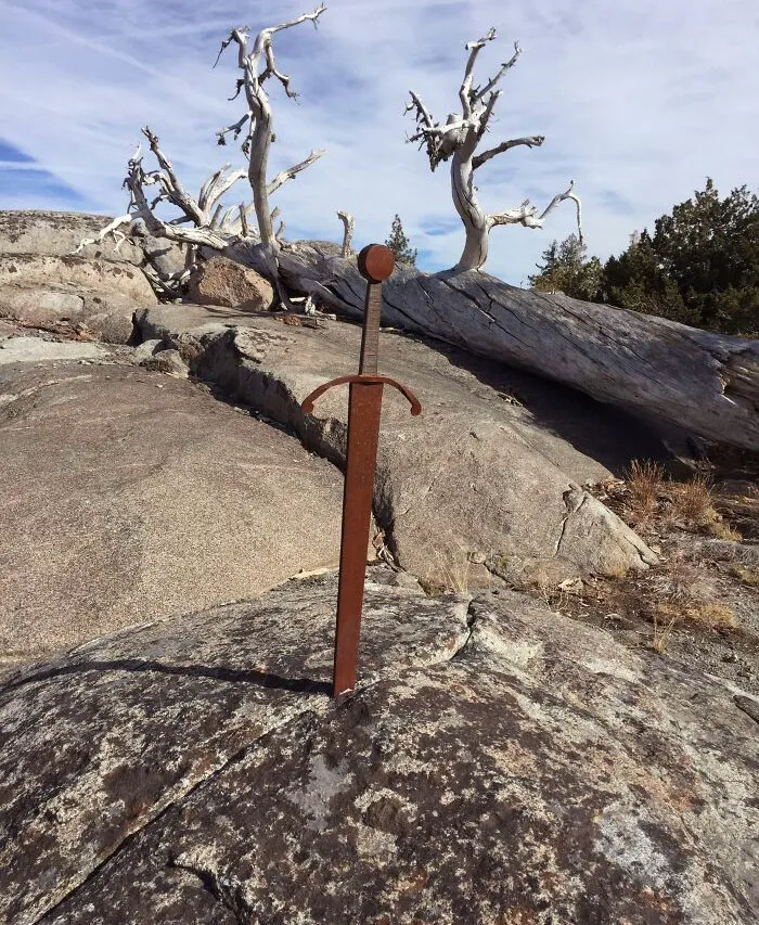 «Найден во время охоты на оленей в глуши».