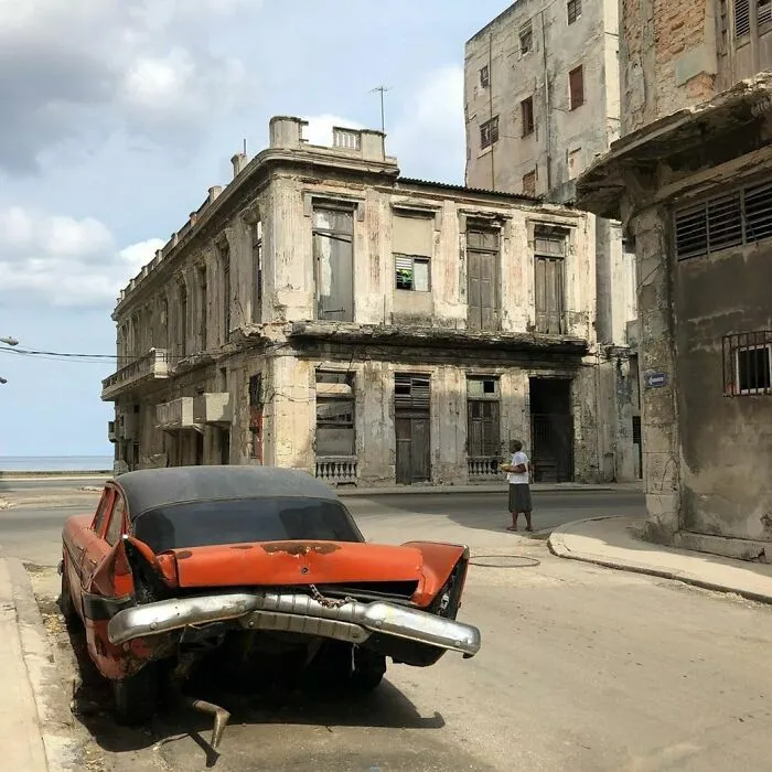 «Все еще не могу поверить, что это не скриншот из GTA, а реальное фото».