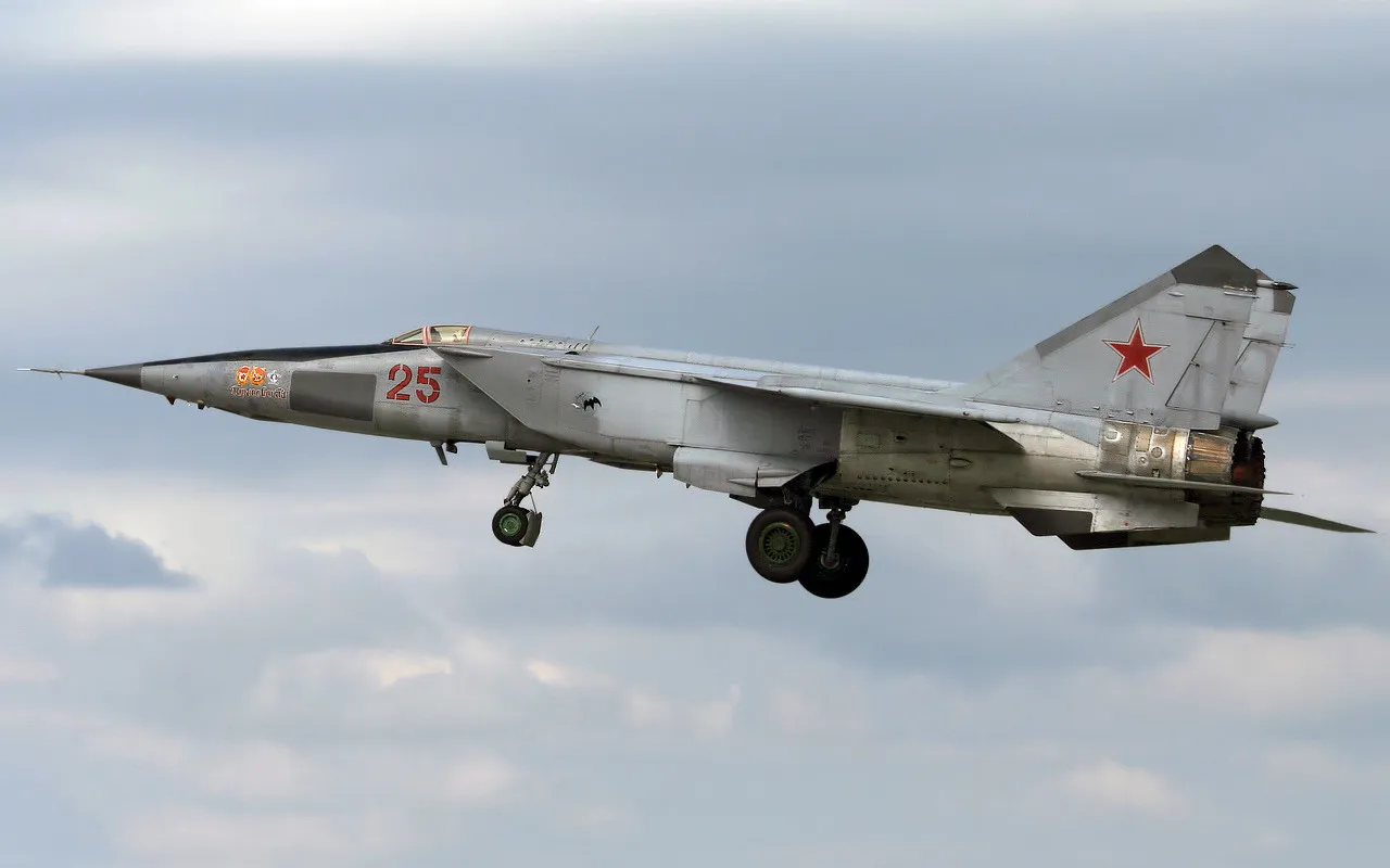 МиГ-25