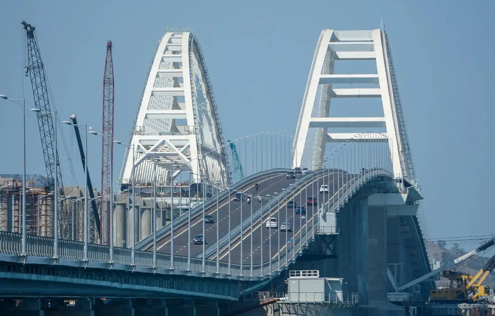 Слуцкий заявил, что охрана Крымского моста будет усилена