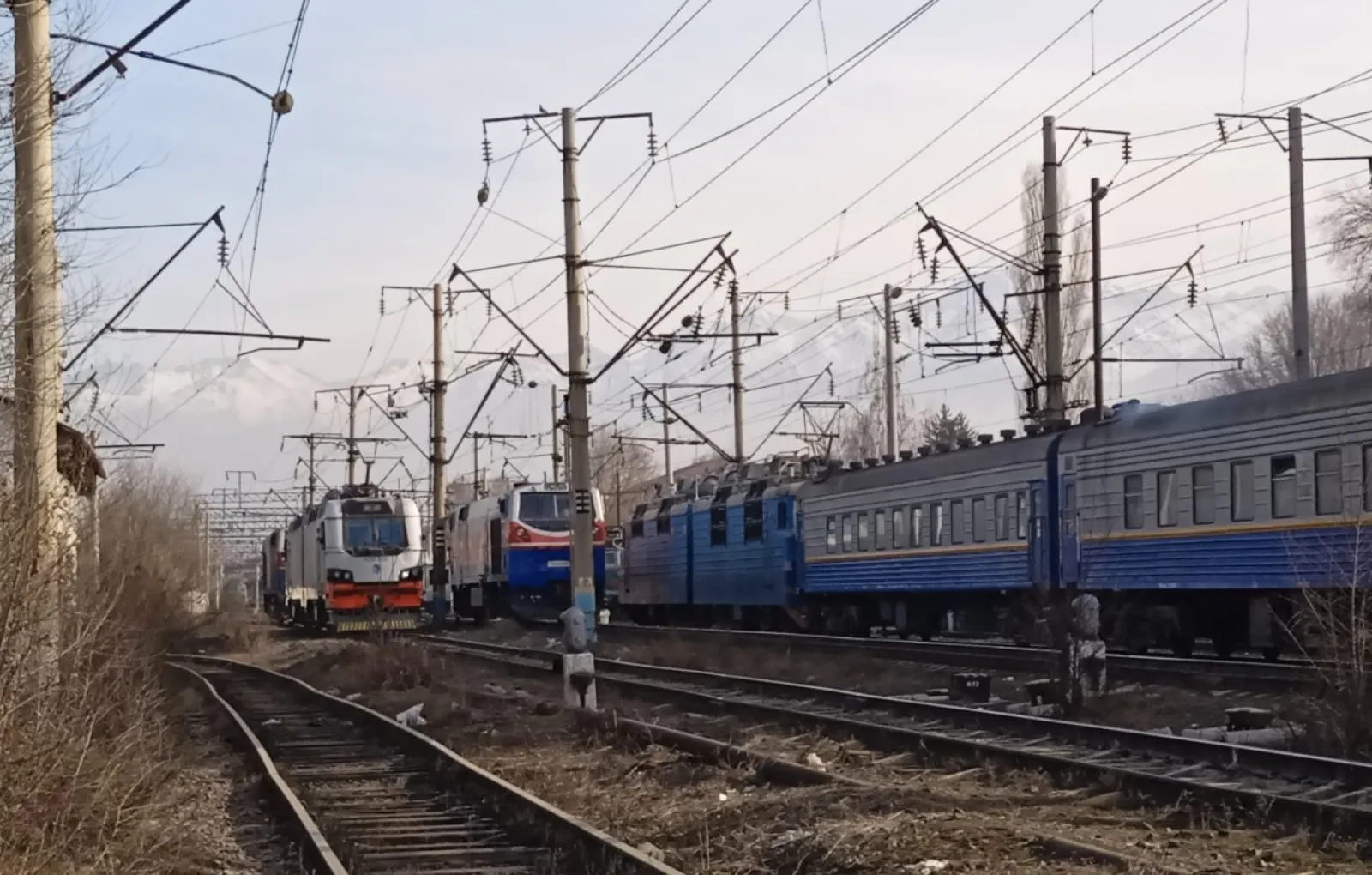 Непогода на Урале вызвала задержки в движении пассажирских поездов
