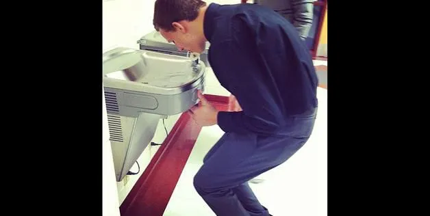 Возможность попить из фонтанчика.