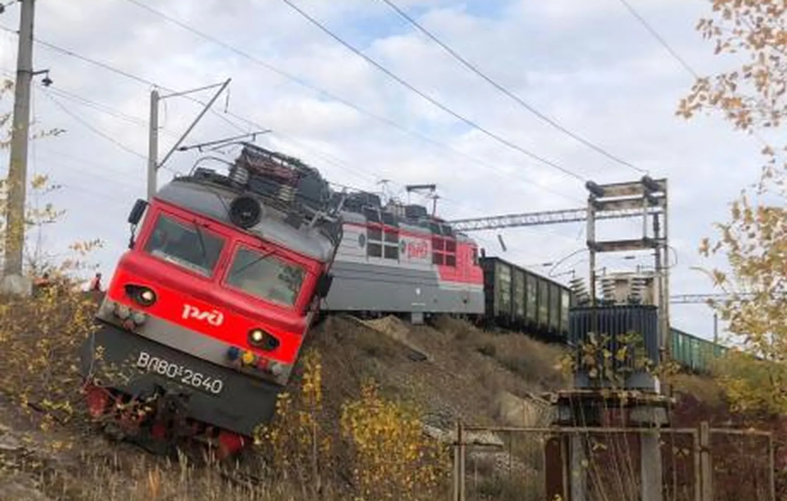 Электровоз сошел с рельсов в Ростовской области