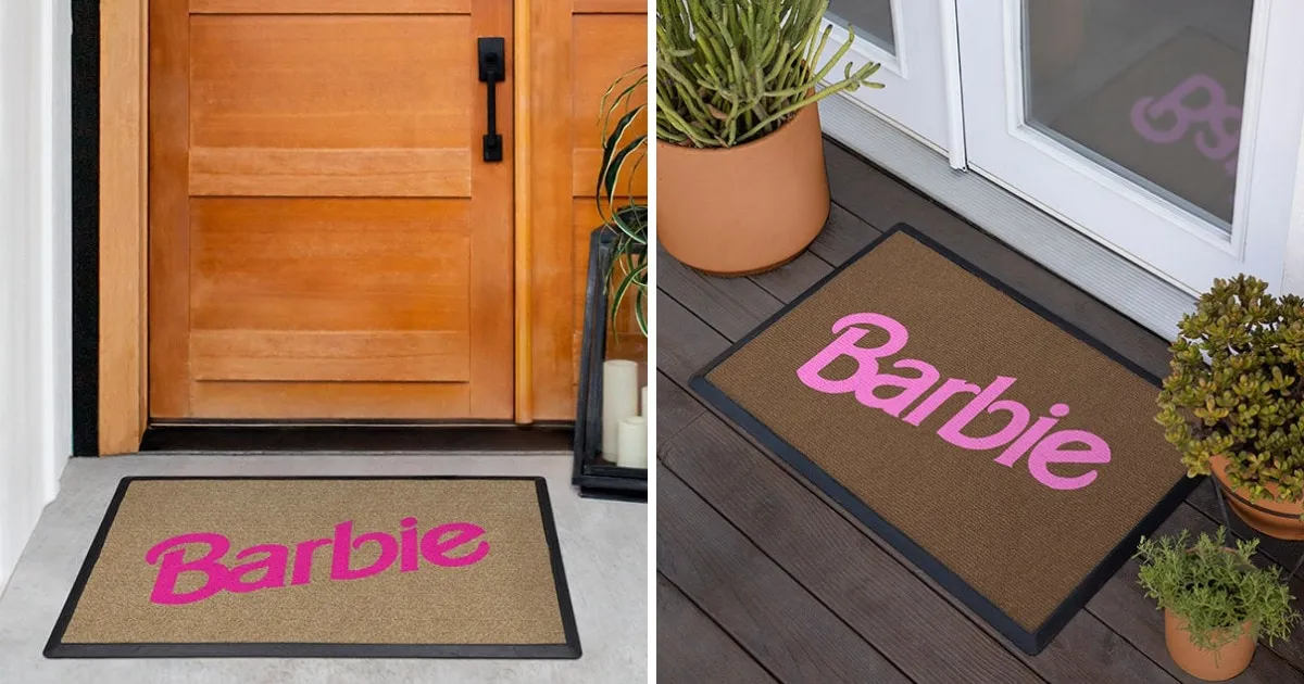 Придверный коврик Ruggable Barbie Doormat.