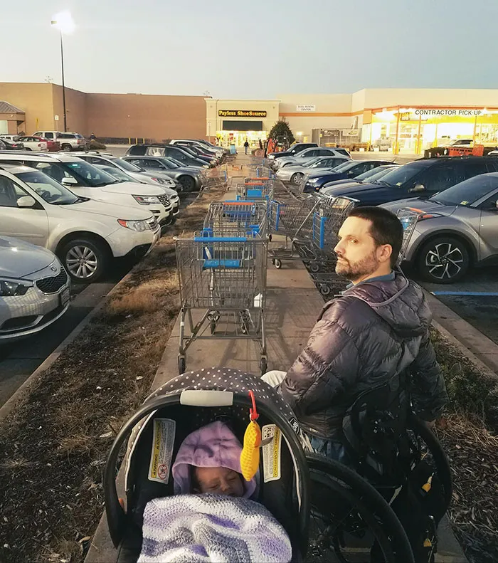 Сразу две причины, почему нужно ставить тележки на место.