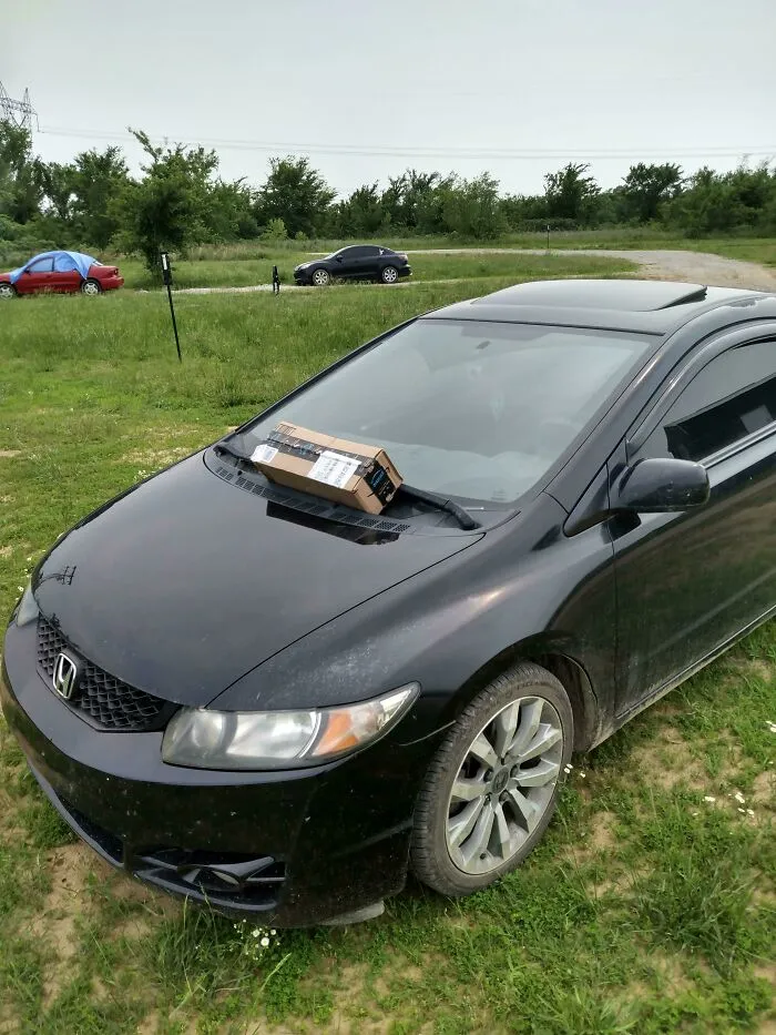 «Курьер поленился пройти пару метров до моей двери».