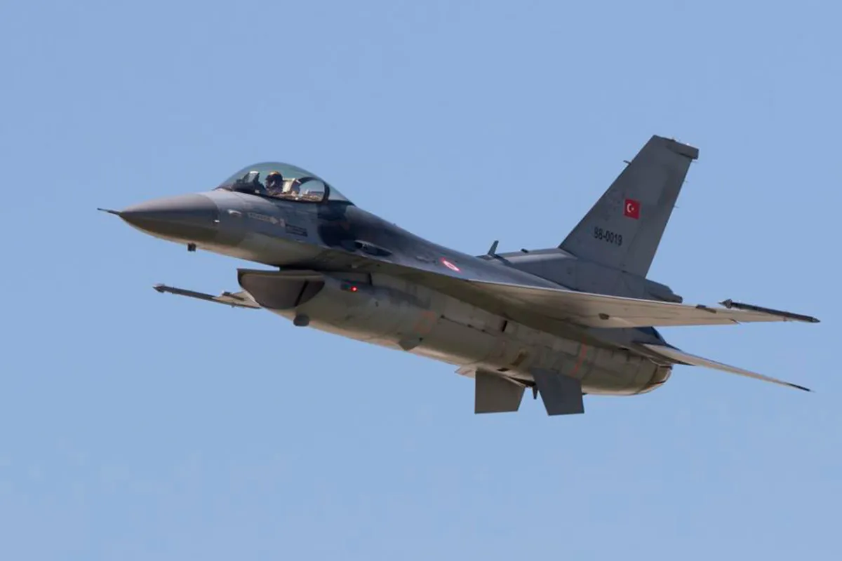 Турецкий самолет F-16