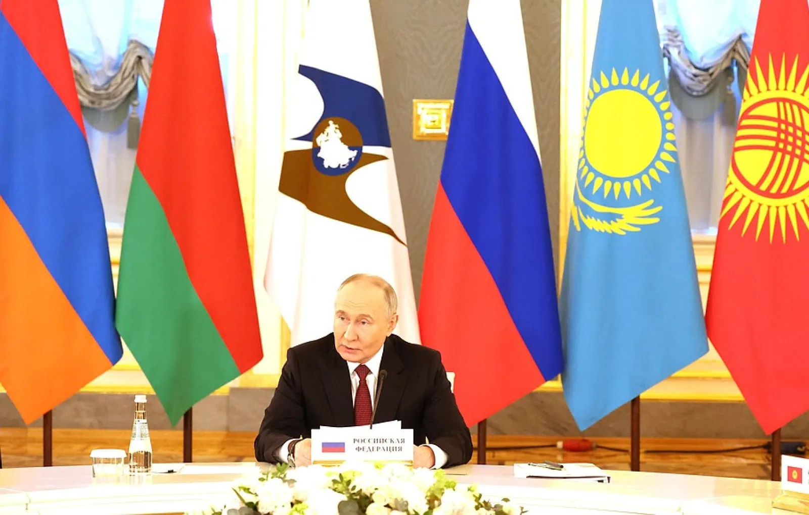 Владимир Путин: ЕАЭС показал эффективность против демонтажа мировых устоев