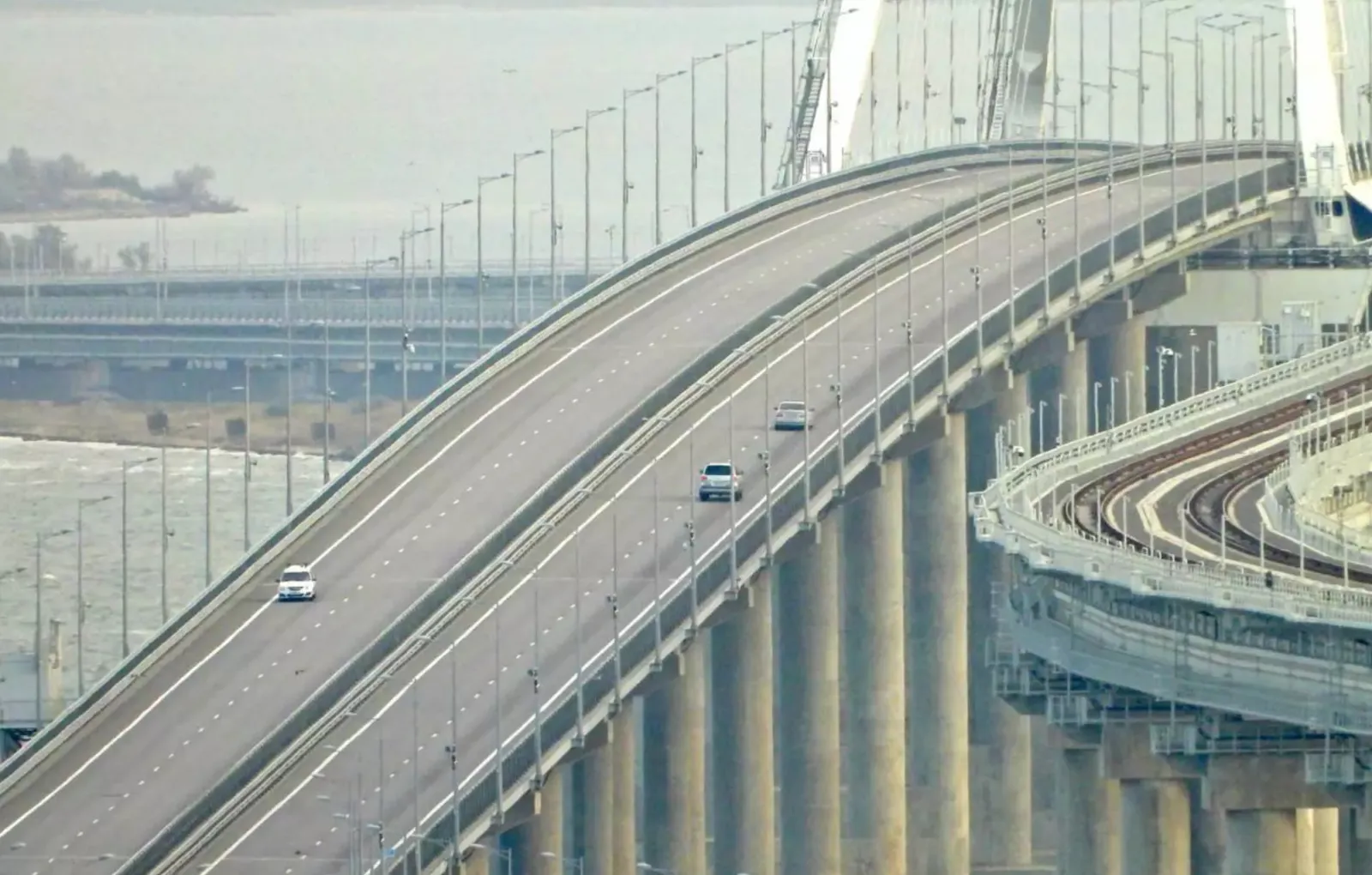 Керченского моста протяженностью около 19 километров