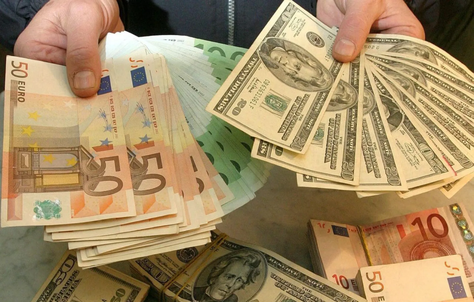 Александр Лукашенко заявил, что доллар и евро «никому не нужны»