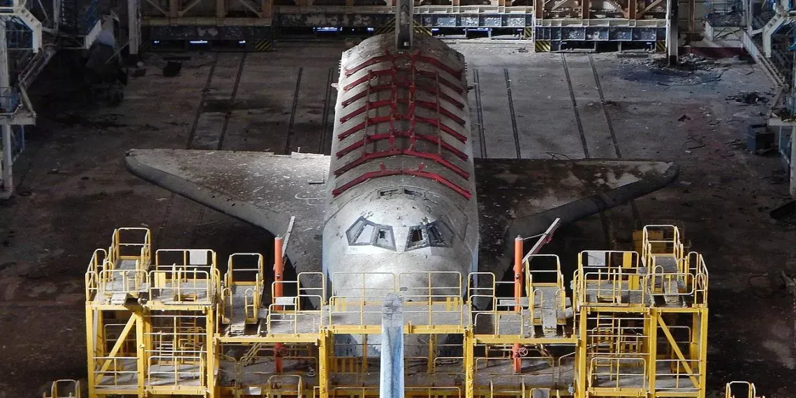 Сборка «Бурана» на «Молнии»