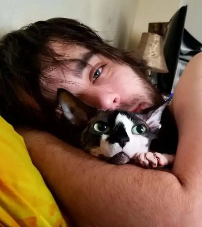 «Одна маленькая дама похитила сердце моего парня».