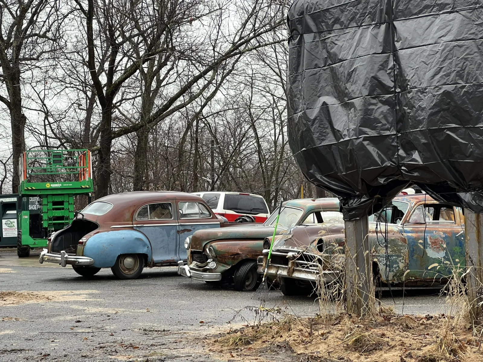 Старые автомобили.