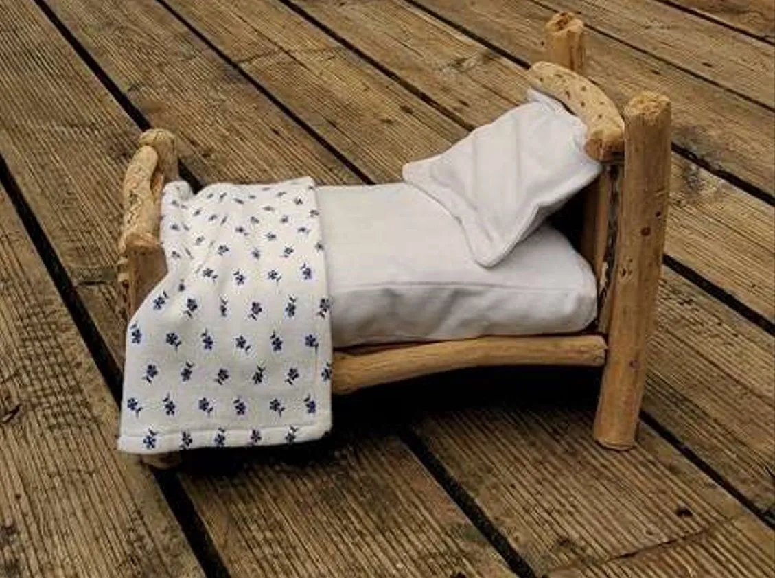 Мини-кроватка была создана британским фотографом Шэрон Катлер.