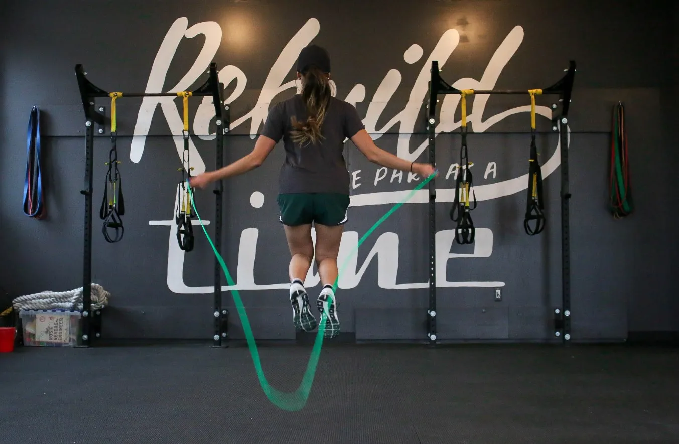 Прыжки со скакалкой.