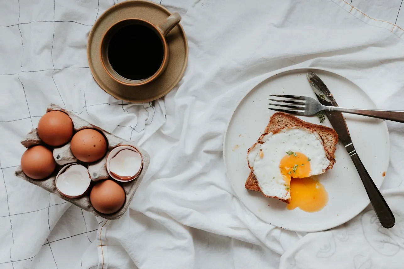 Белок  помогает сохранять красоту, блеск и здоровье волос. 