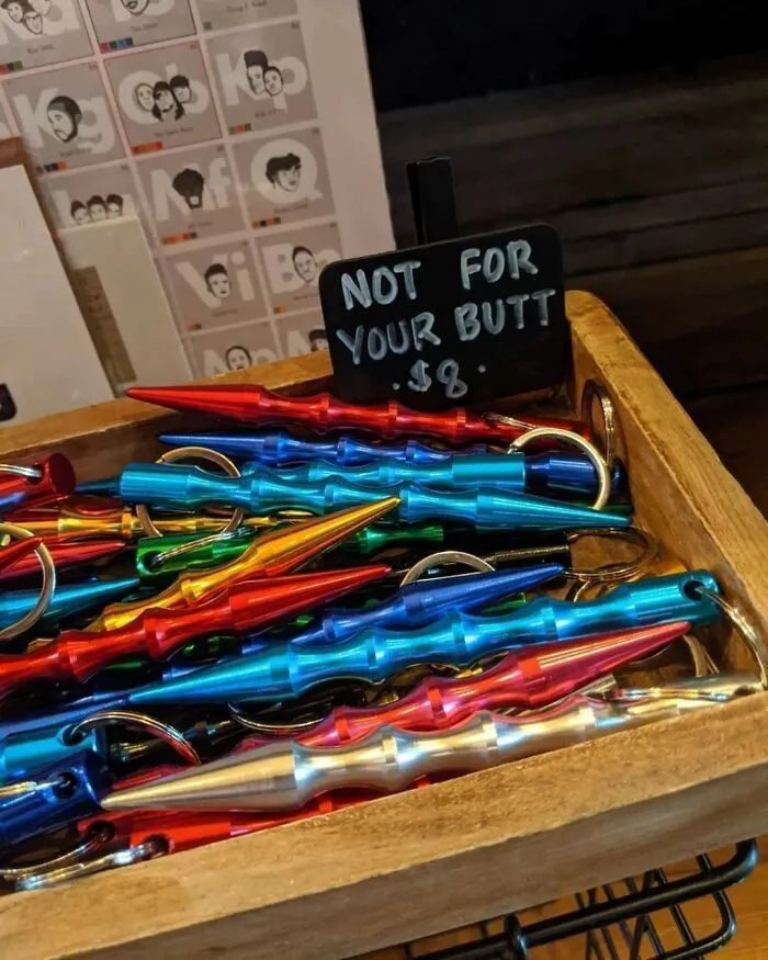 «Понятия не имею для чего это, есть идеи?» Ответ: это для самообороны. Можно повесить на свои ключи.