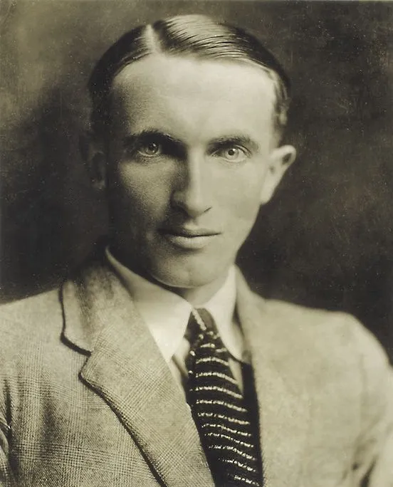 Лиам О'Флаэрти - вождь Ротонды