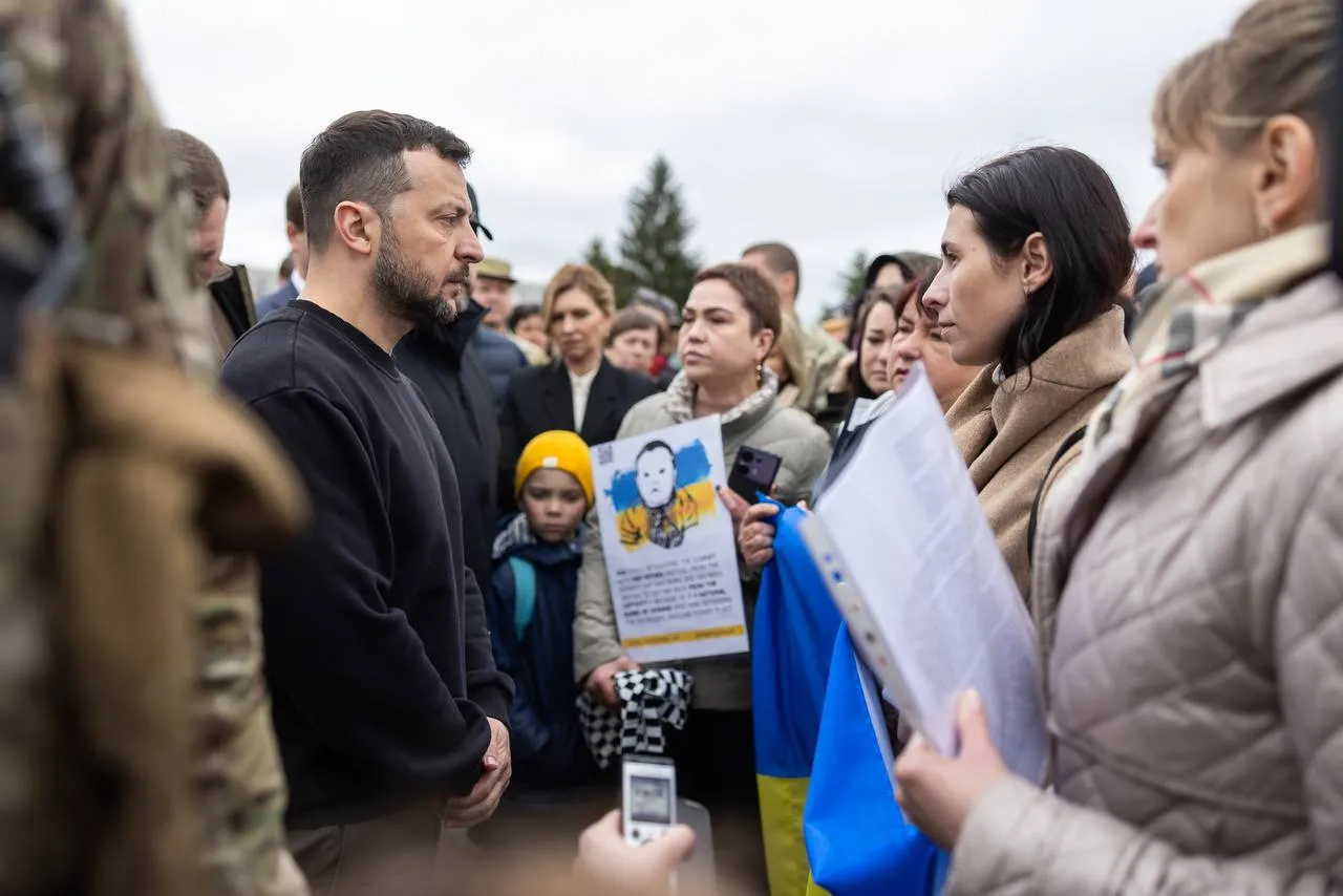 Президент Украины Владимир Зеленский (в центре).