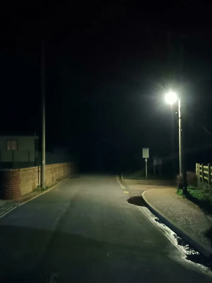 Это последний источник света на почти 1000 километров.