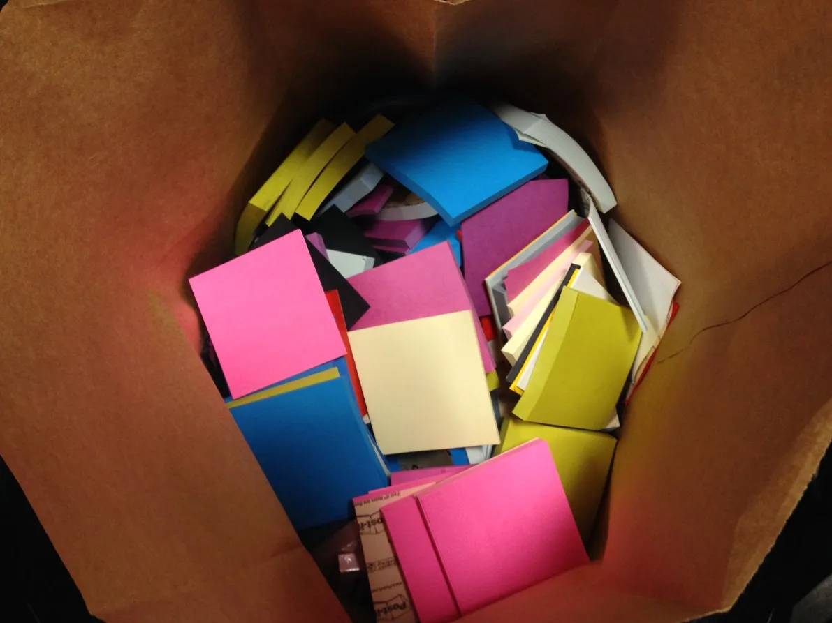 Цветные стикеры.