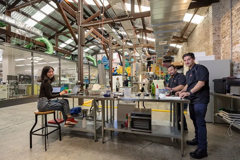 Фабрика, где команда творит волшебство из ДНК.