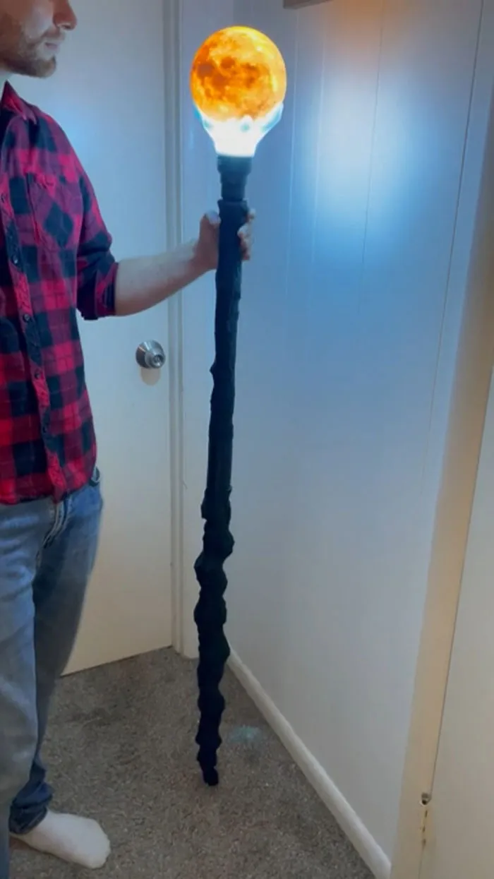 «Посох, который я сделал в качестве дополнения к своему костюму для ярмарки эпохи Возрождения в этом году».