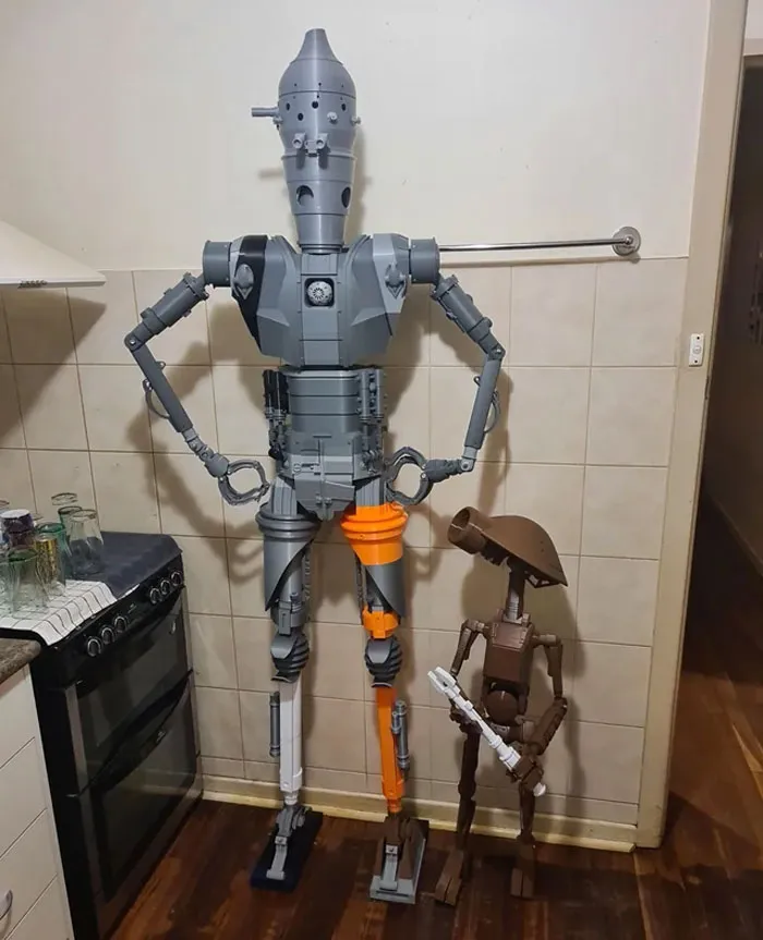 «Моя жена продолжает просить меня о помощи на кухне. По-видимому, она не замечает этих ребят».