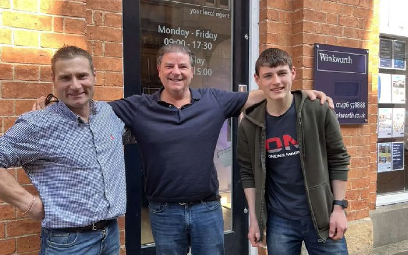 Кевин Тиндейл, Роб Эверетт и Джордж Тиндейл (слева направо).