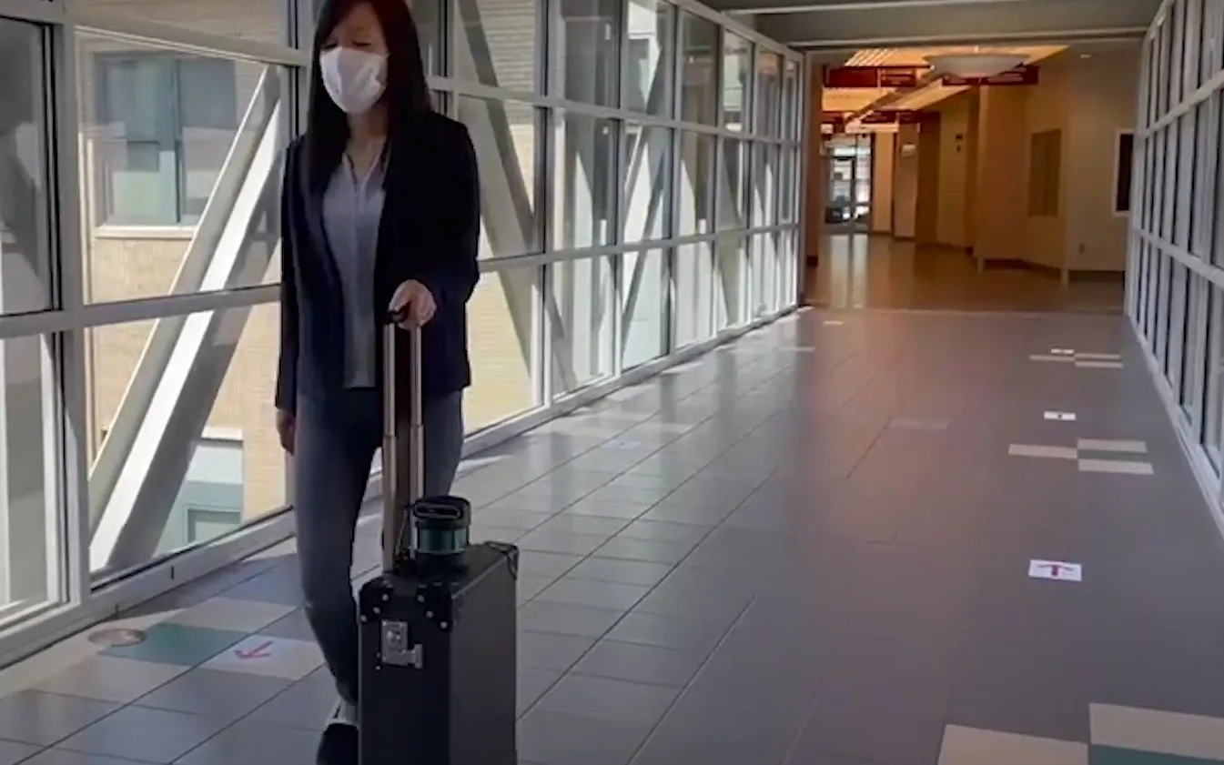 Чиеко Асакава со своим изобретением.