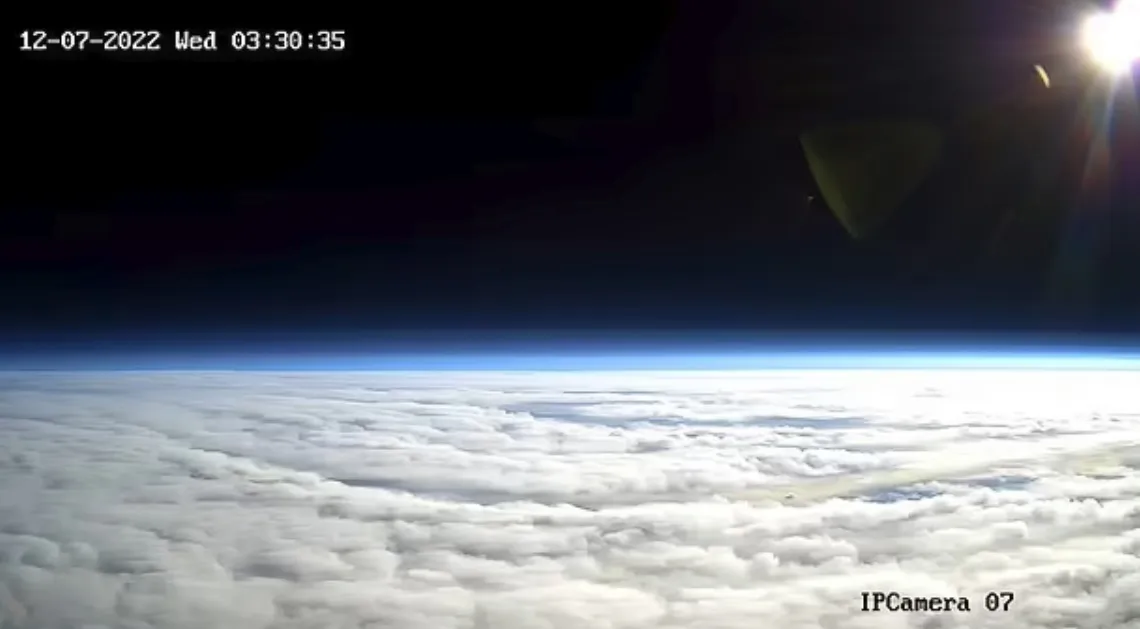 Воздушный шар успешно поднялся на высоту около 40 километров, откуда открылись чудесные виды на Землю.