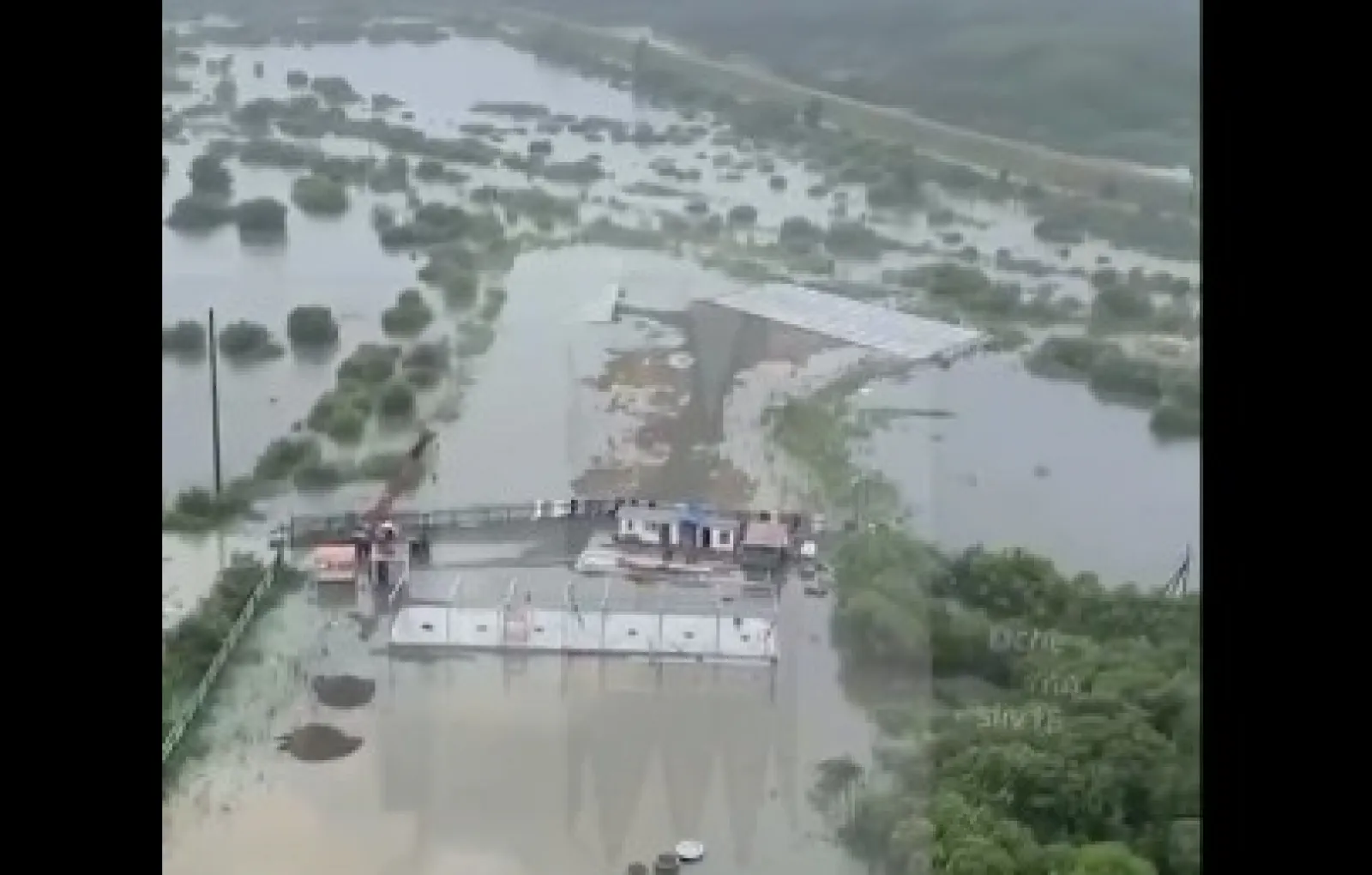 Прорыв дамбы в черкесск. Прорыв плотины суханово. Самый большой паводок. Прорыв дамбы на реке сейба. Прорыв дамбы в орске 2024.