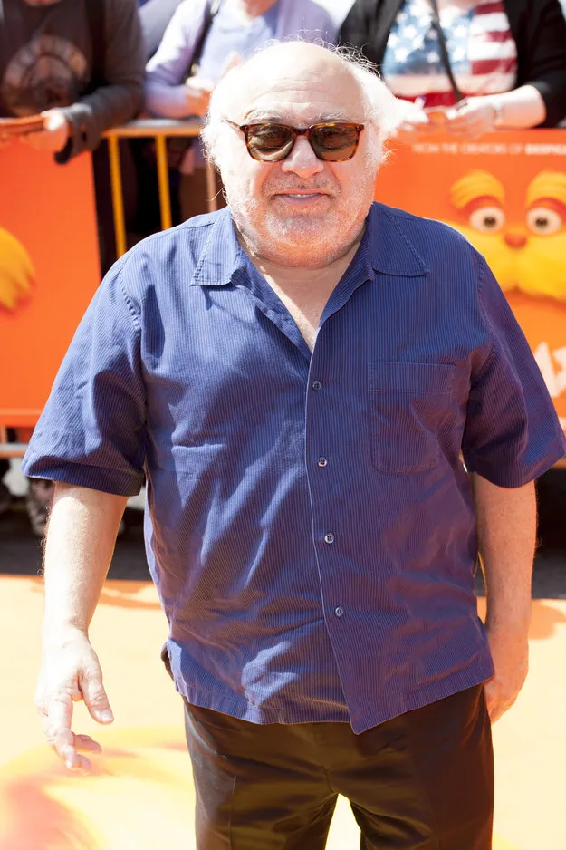 Дэнни Де Вито был парикмахером, но не простым, а для покойников. Он стриг умерших пожилых женщин перед захоронением.