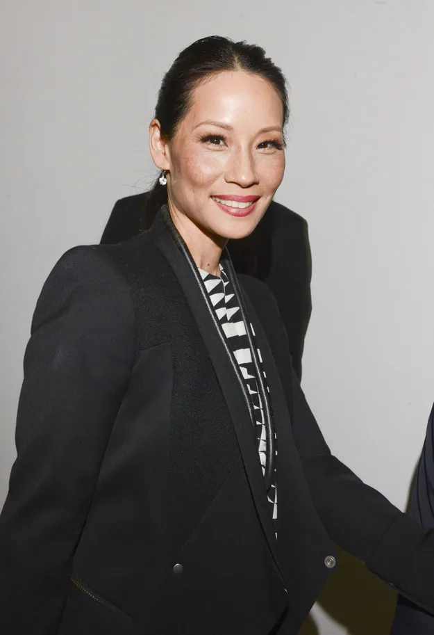 Люси Лью работала официанткой в ​​комедийном клубе, а также преподавала аэробику.