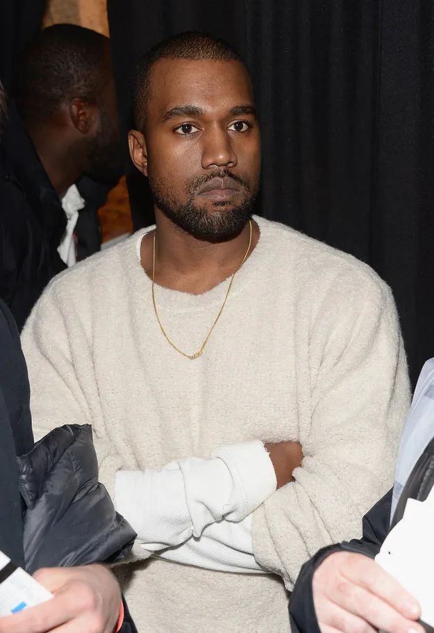 Канье Уэст, рэпер, автор песен и продюсер, раньше работал в The Gap. Вряд ли он отличался хорошим обслуживанием.