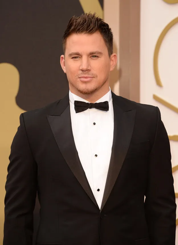 Ченнинг Татум известен своими навыками стриптизера из фильма « Супер Майк» . Что ж, он научился этим навыкам, когда раздевался в течение 8 месяцев в возрасте 19 лет!