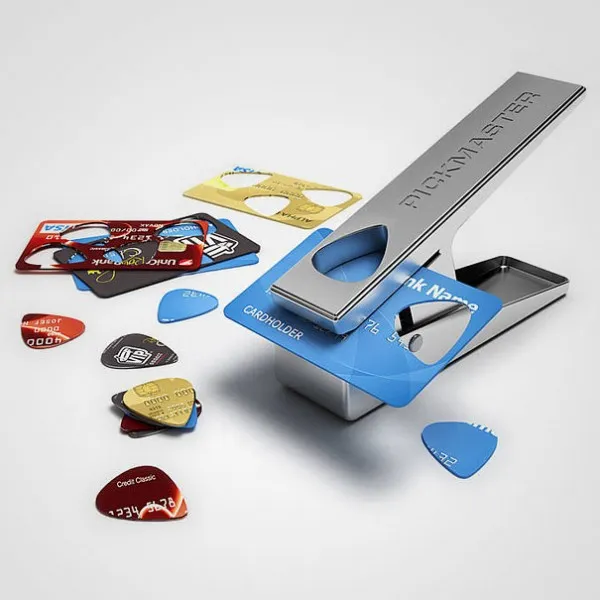 Гитарные медиаторы из кредитных карт.